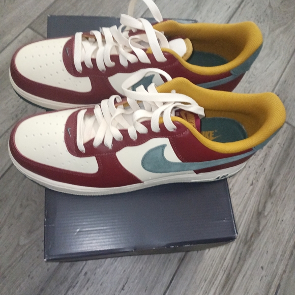 Nike Air Force 1 '07 LV8 9.5US - Picture 3 of 5